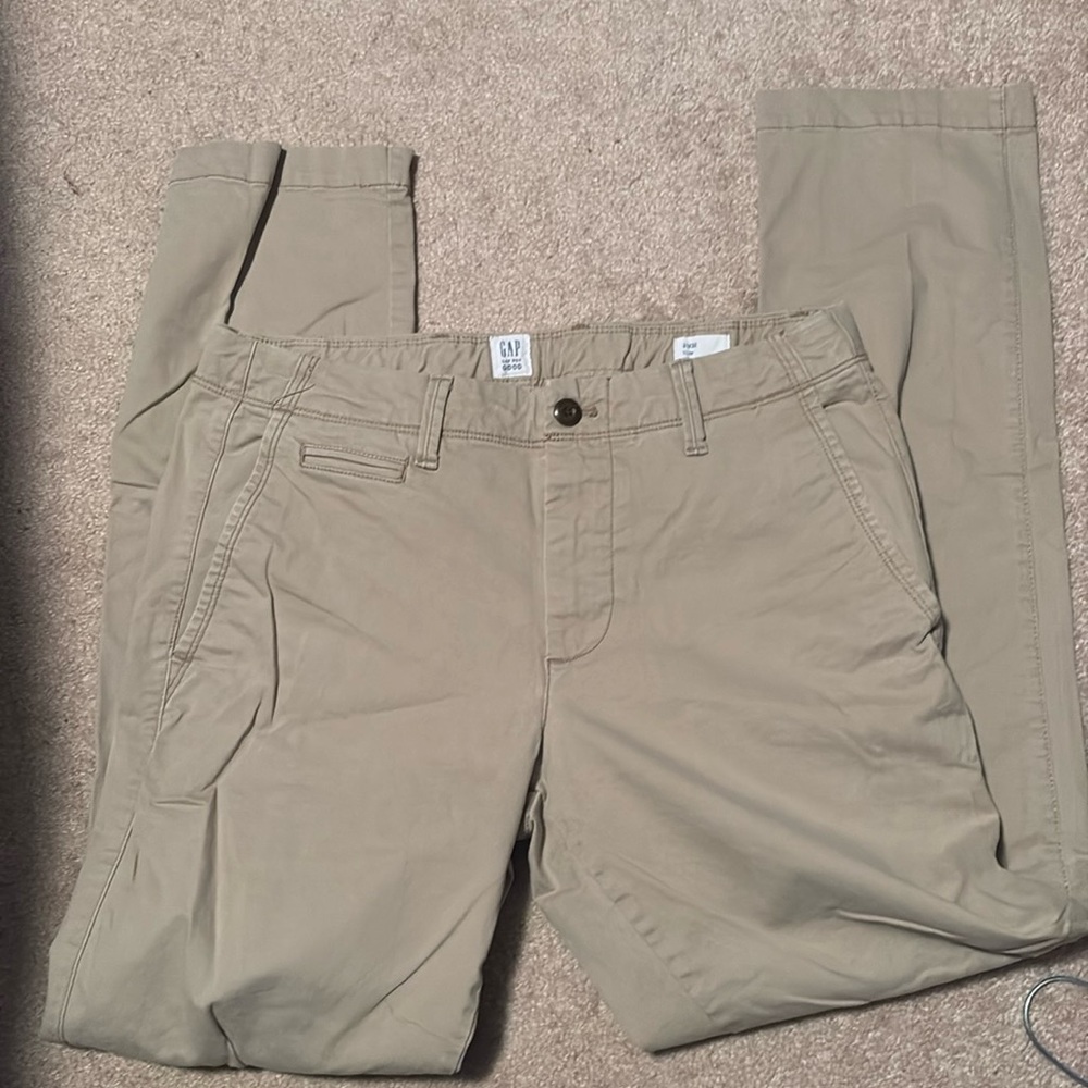 Men’s Gap Khaki Pants Size 31 x 32